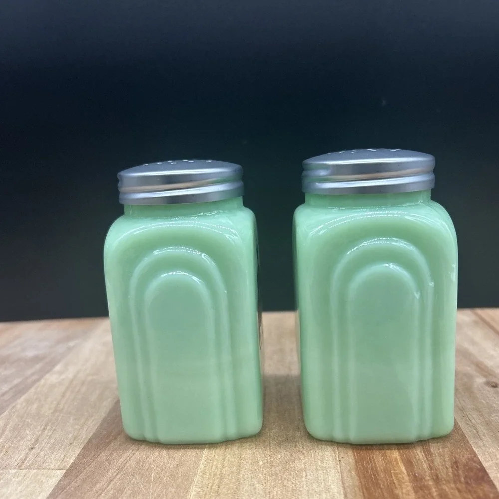 Mosser Farm Salt & Pepper Jadeite Green Arch  Shakers With Stacked Animals Gift